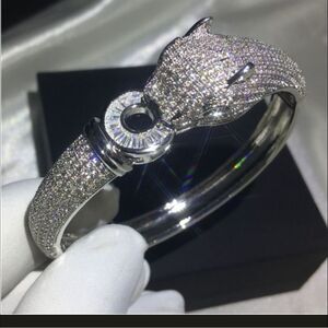 Elegant Silver Leopard Bangle